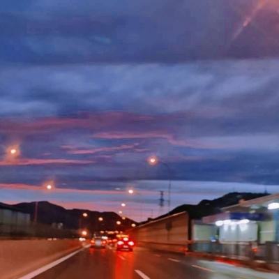 考考你它在哪，拍摄者即将出发，他乘坐的车次是？