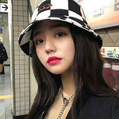 副市长暗访多次询问 女工作人员戴耳机听歌不理睬