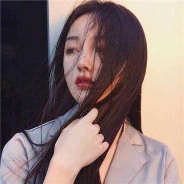 大头妹打保龄球